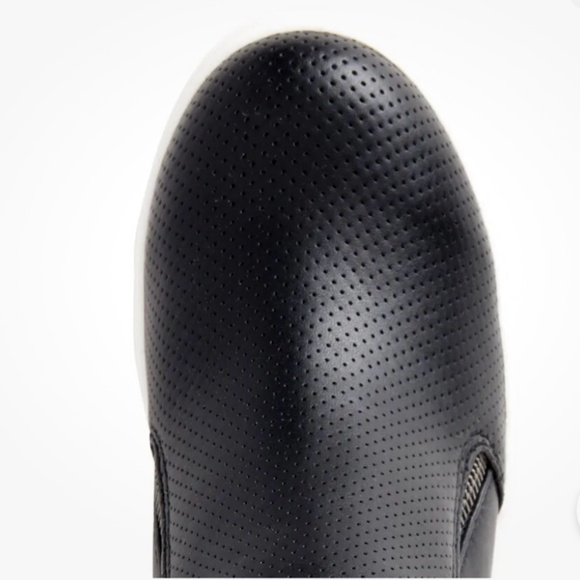 Time and Tru Women’s Memory Foam Wedge Black Sneaker Bootie Size 8.5 NEW - Picture 4 of 12